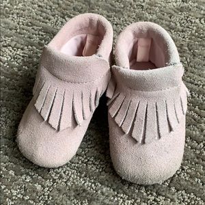 Pink suede infant mocassins/crib shoes | size 2